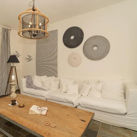 Pyleanblue Villa *