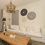 Pyleanblue Villa *