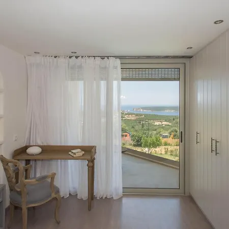 Pyleanblue Villa *